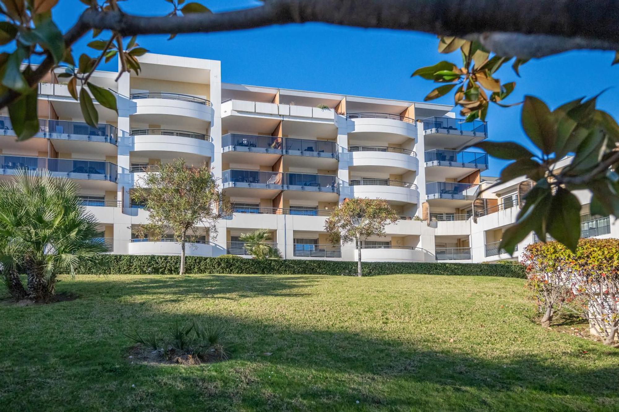 Nemea Appart Hotel Le Lido Cagnes Sur Mer Luaran gambar